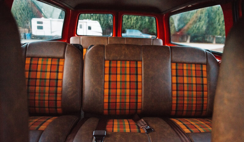 								1975 Chevrolet K20 Suburban 4×4 full									