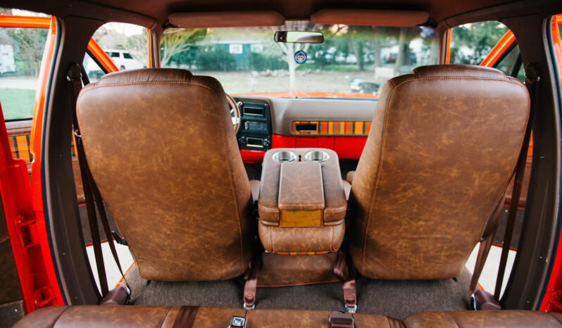 								1975 Chevrolet K20 Suburban 4×4 full									