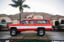 										1975 Chevrolet K20 Suburban 4×4 full									