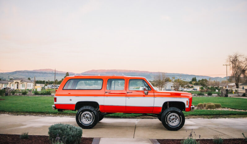 								1975 Chevrolet K20 Suburban 4×4 full									