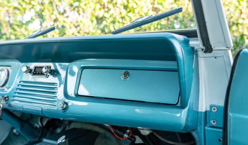 								1967 Jeep Jeepster Convertible V6 full									