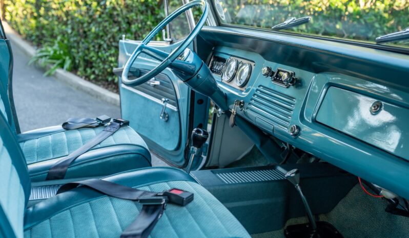 								1967 Jeep Jeepster Convertible V6 full									