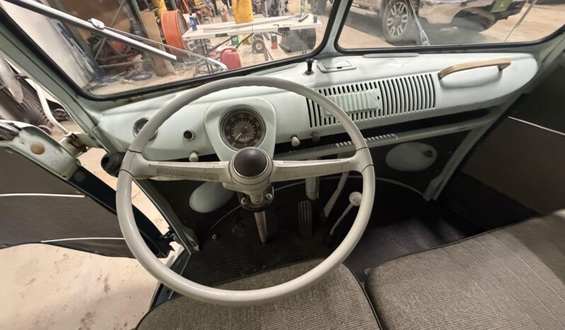 								1965 Volkswagen Type 2 11-Window full									