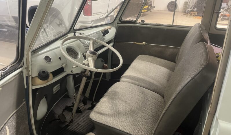 								1965 Volkswagen Type 2 11-Window full									