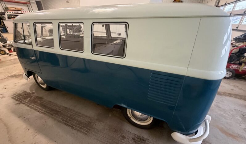 								1965 Volkswagen Type 2 11-Window full									