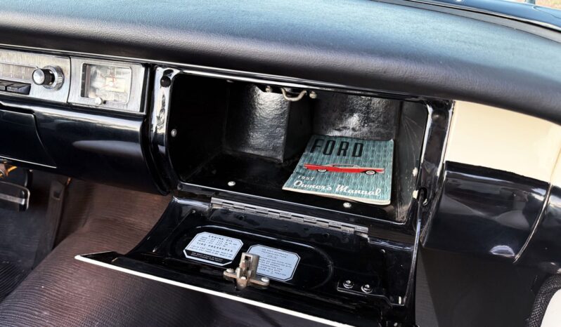 								1957 Ford Fairlane 500 Sunliner full									