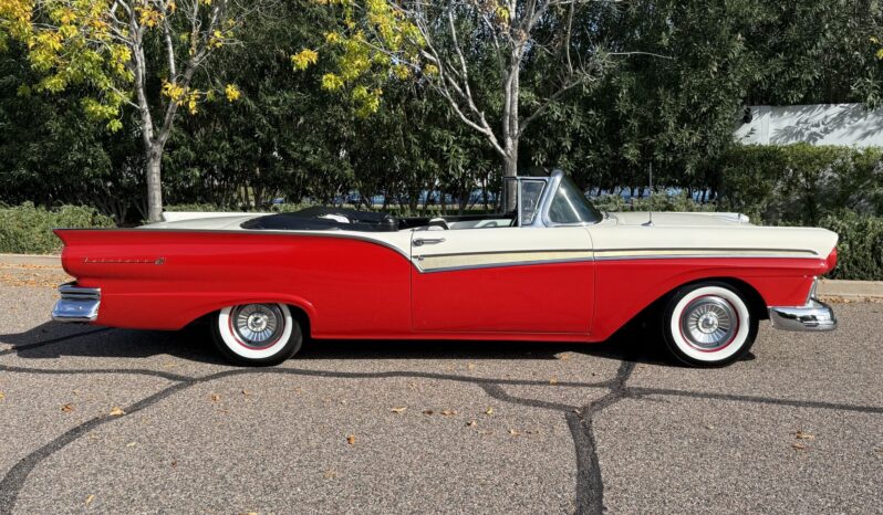 								1957 Ford Fairlane 500 Sunliner full									