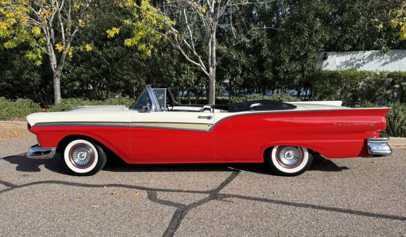 								1957 Ford Fairlane 500 Sunliner full									