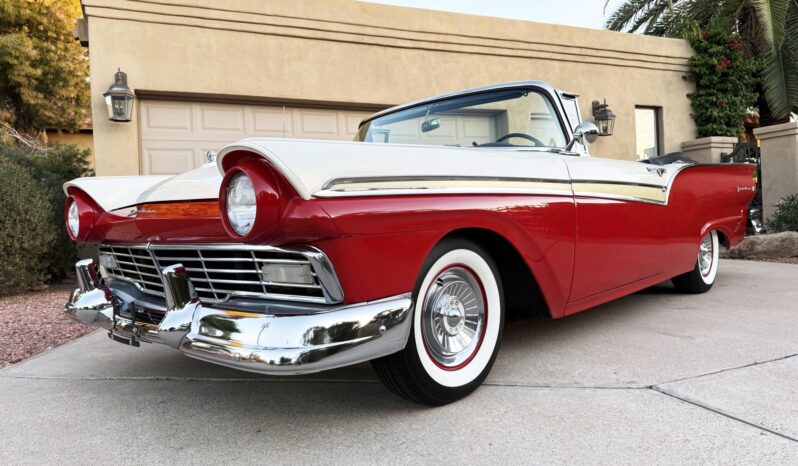 								1957 Ford Fairlane 500 Sunliner full									