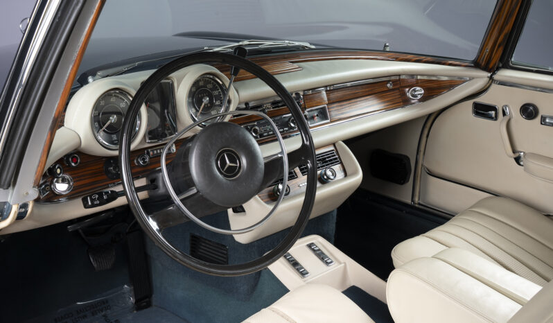 								1971 Mercedes-Benz 280SE 3.5 Coupe full									