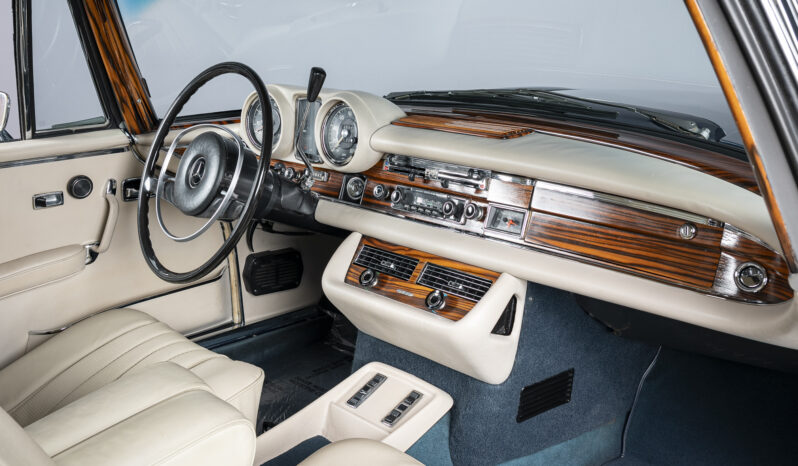 								1971 Mercedes-Benz 280SE 3.5 Coupe full									