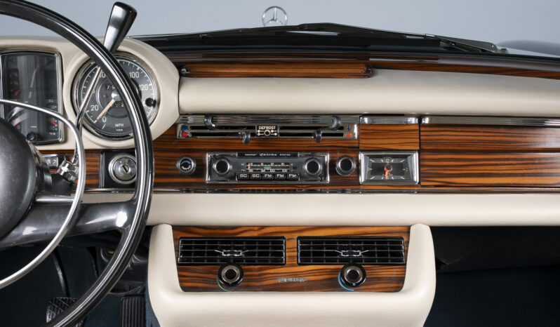 								1971 Mercedes-Benz 280SE 3.5 Coupe full									