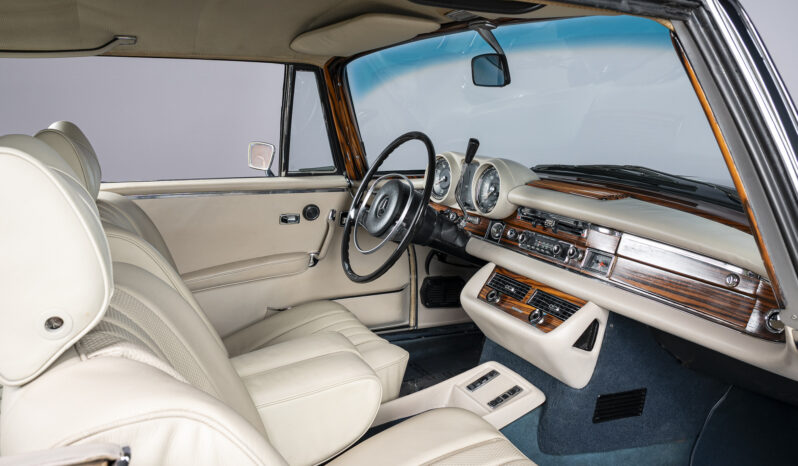 								1971 Mercedes-Benz 280SE 3.5 Coupe full									