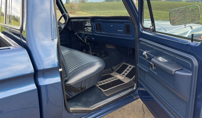 								1974 Ford F-100 Custom 4×4 4-Speed full									