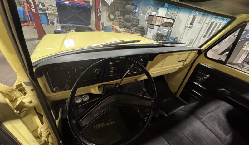 								1973 Ford F-250 Ranger XLT 4×4 full									