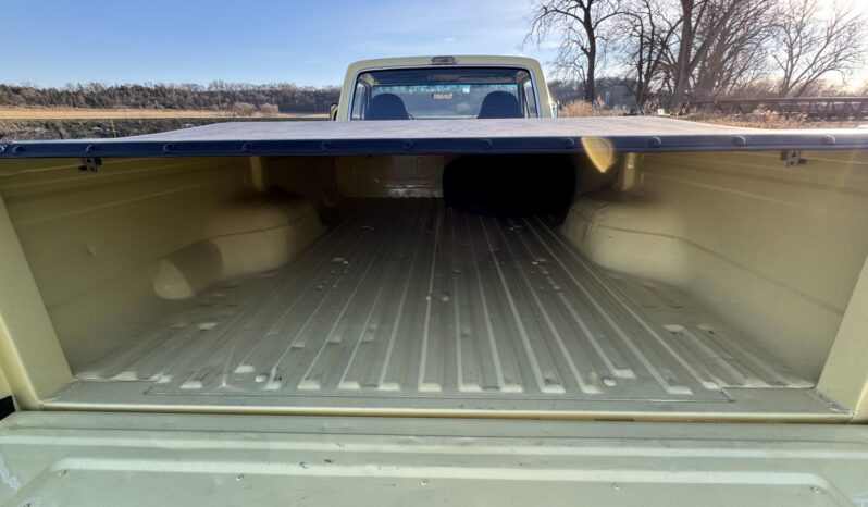 								1973 Ford F-250 Ranger XLT 4×4 full									