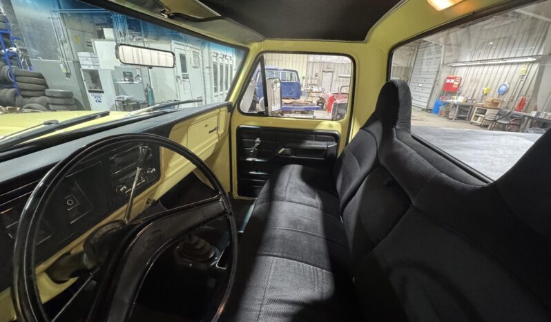 								1973 Ford F-250 Ranger XLT 4×4 full									