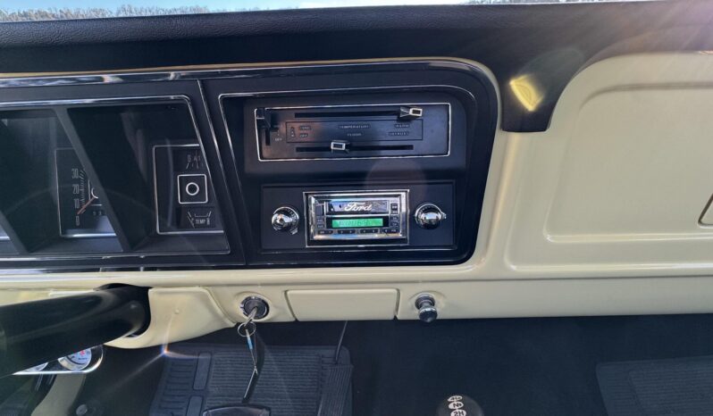 								1973 Ford F-250 Ranger XLT 4×4 full									