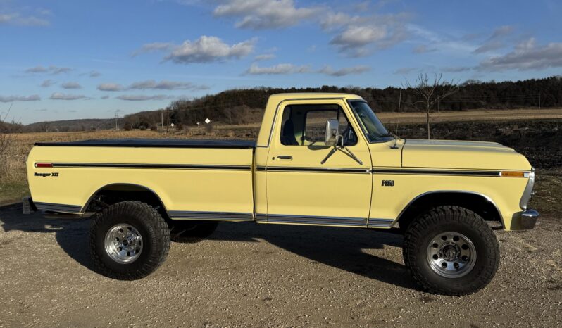 								1973 Ford F-250 Ranger XLT 4×4 full									