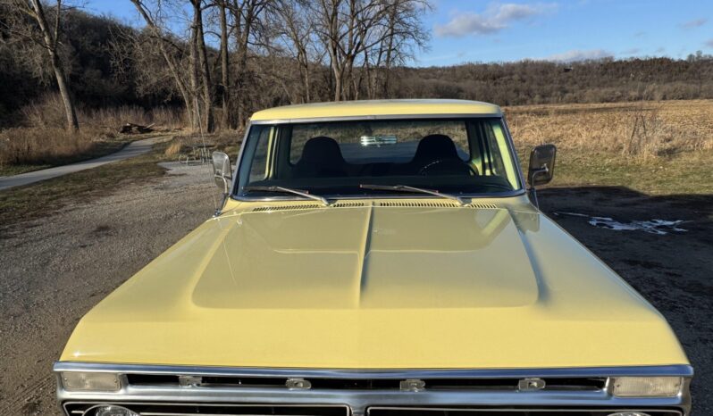 								1973 Ford F-250 Ranger XLT 4×4 full									