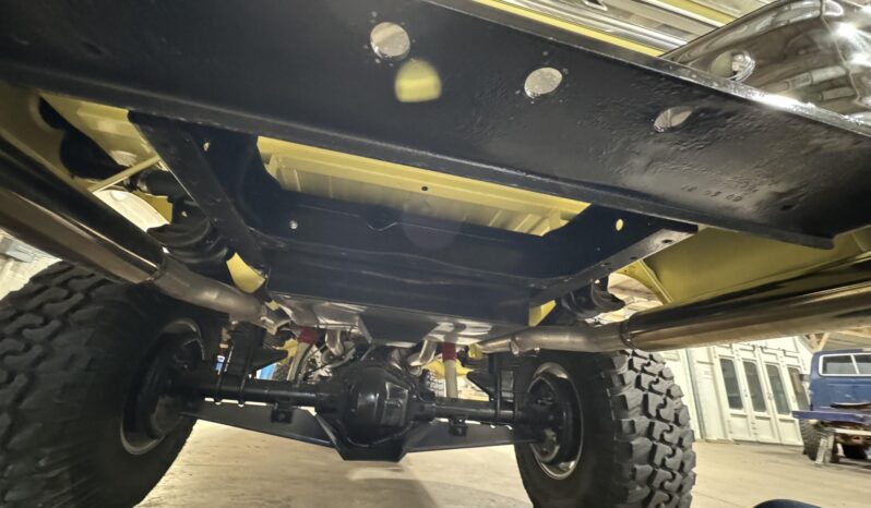 								1973 Ford F-250 Ranger XLT 4×4 full									