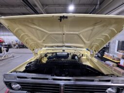 										1973 Ford F-250 Ranger XLT 4×4 full									