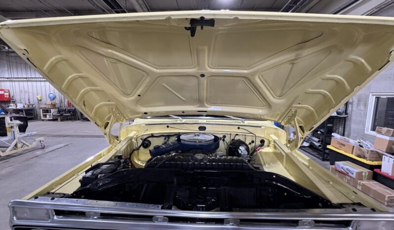 								1973 Ford F-250 Ranger XLT 4×4 full									