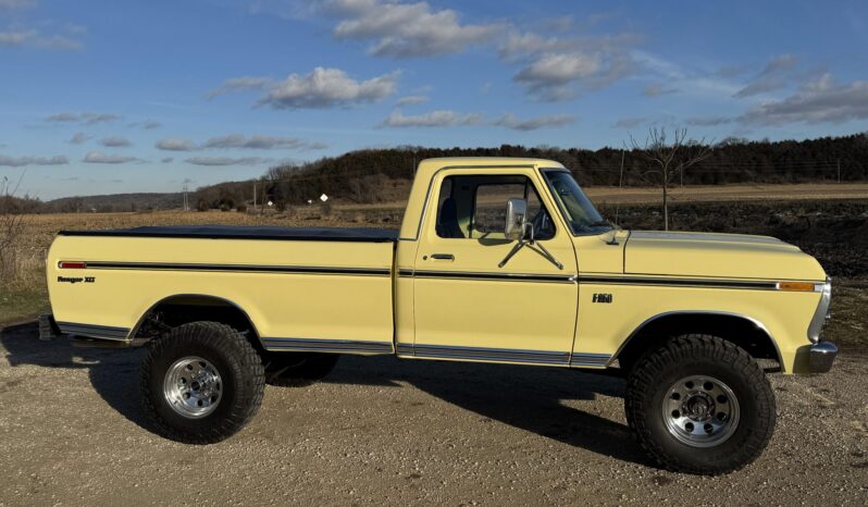 								1973 Ford F-250 Ranger XLT 4×4 full									