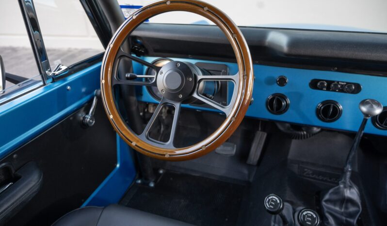 								1974 Ford Bronco 4×4 full									