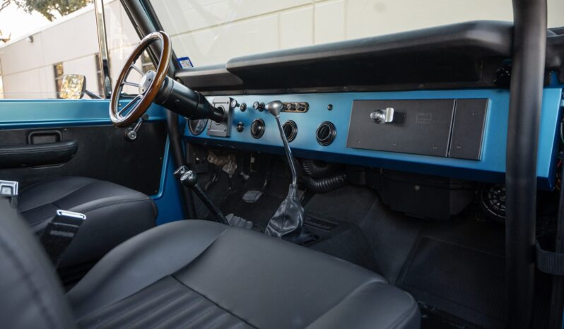 								1974 Ford Bronco 4×4 full									