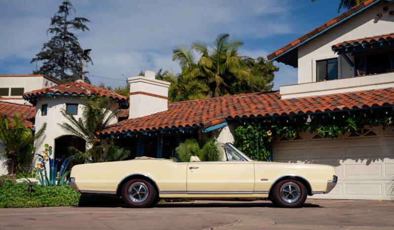 								1967 Oldsmobile Cutlass Supreme 442 Convertible full									