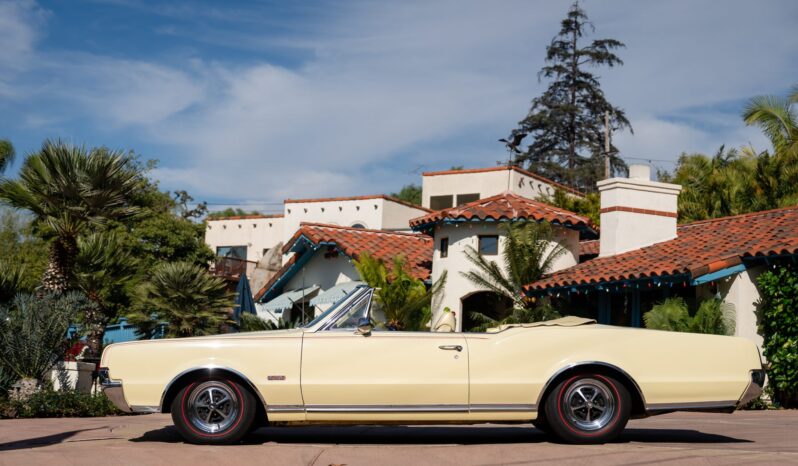 								1967 Oldsmobile Cutlass Supreme 442 Convertible full									
