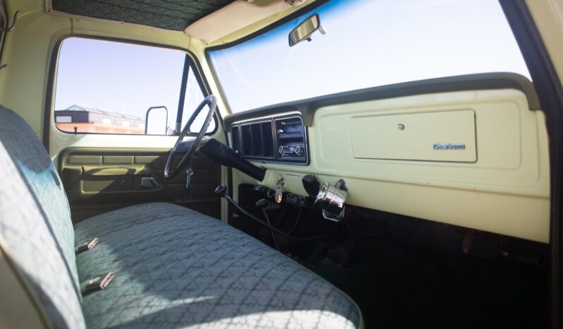 								1976 Ford F-250 Custom 4×4 4-Speed full									