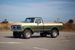 1976 Ford F-250 Custom 4×4 4-Speed