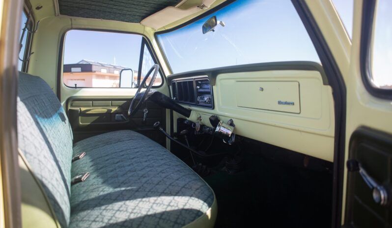 								1976 Ford F-250 Custom 4×4 4-Speed full									