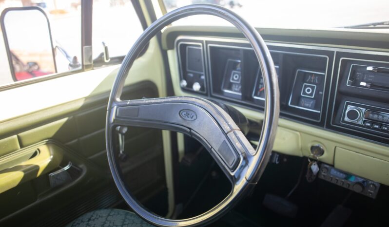 								1976 Ford F-250 Custom 4×4 4-Speed full									