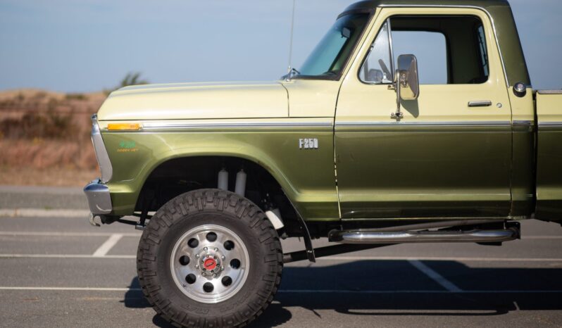 								1976 Ford F-250 Custom 4×4 4-Speed full									