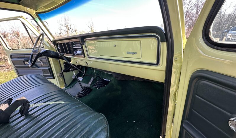 								1976 Ford F-250 Ranger 4×4 4-Speed full									