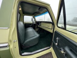 										1976 Ford F-250 Ranger 4×4 4-Speed full									