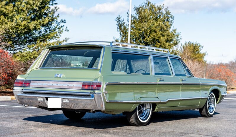 								1968 Chrysler Town & Country full									
