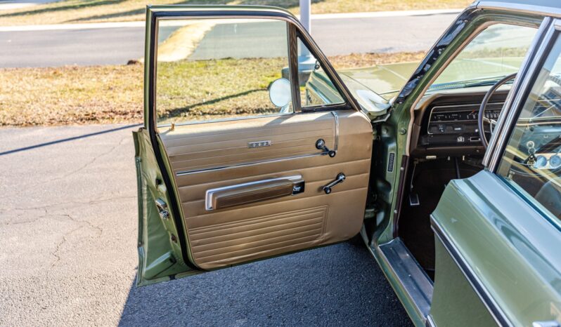 								1968 Chrysler Town & Country full									