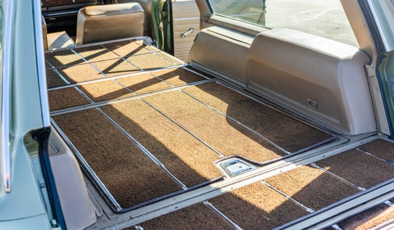 								1968 Chrysler Town & Country full									