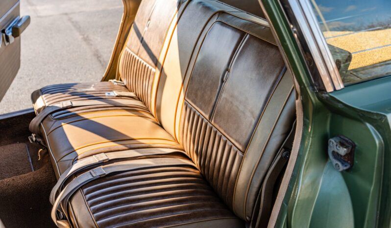 								1968 Chrysler Town & Country full									