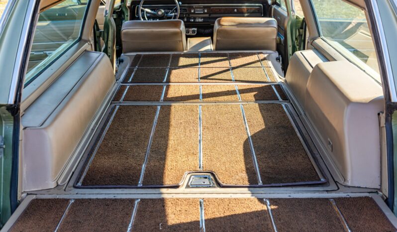 								1968 Chrysler Town & Country full									