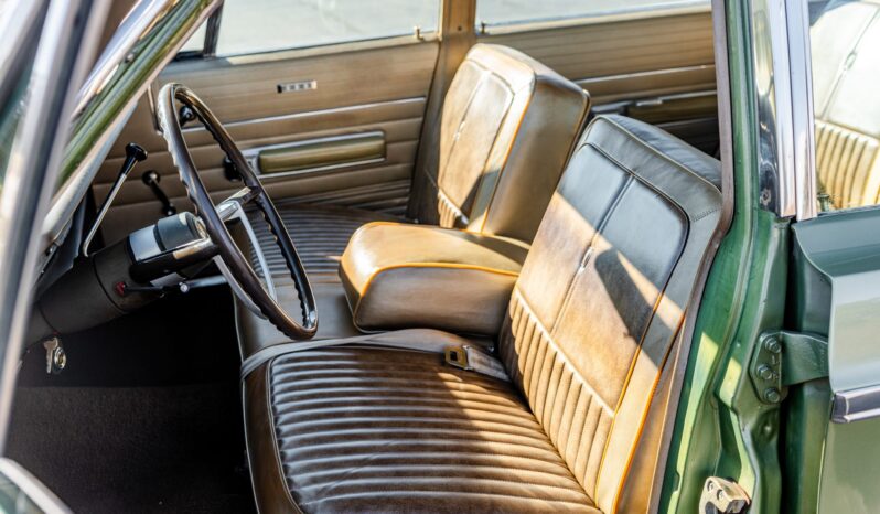 								1968 Chrysler Town & Country full									