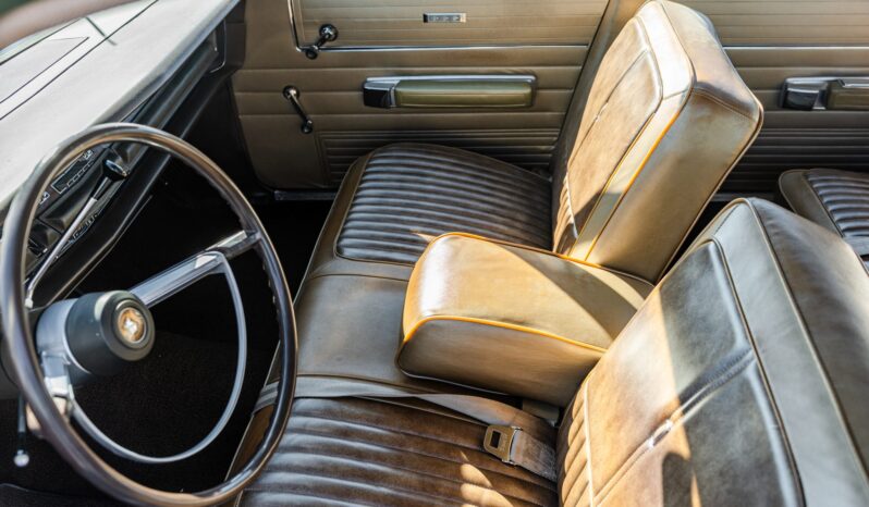 								1968 Chrysler Town & Country full									