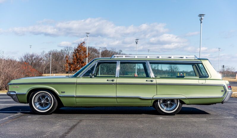 								1968 Chrysler Town & Country full									