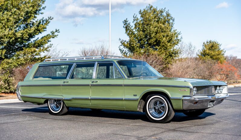 								1968 Chrysler Town & Country full									