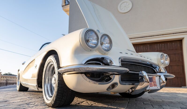 								1962 Chevrolet Corvette 5-Speed full									