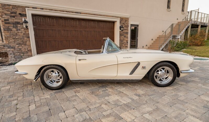 								1962 Chevrolet Corvette 5-Speed full									